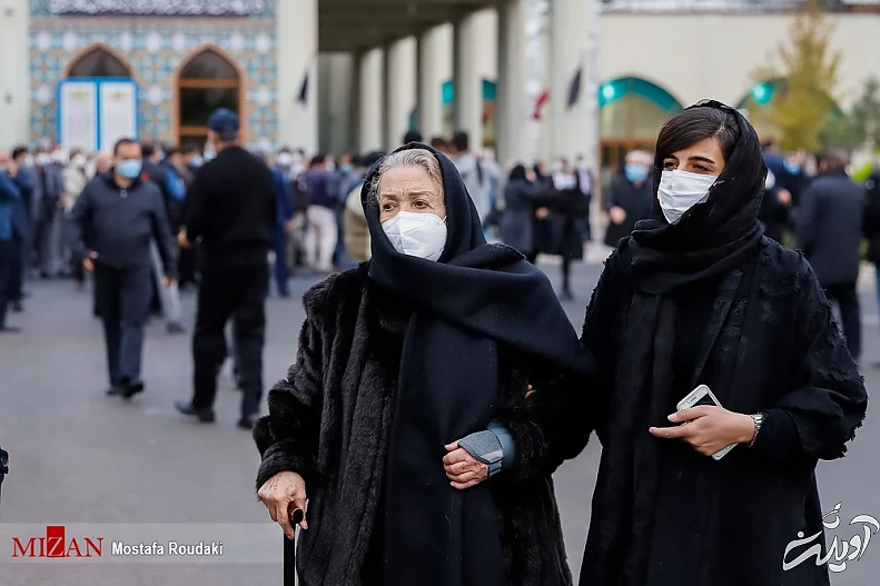(تصاویر) همسر و فرزندان محمدرضا شجریان در مراسم وداع با پیکر استاد